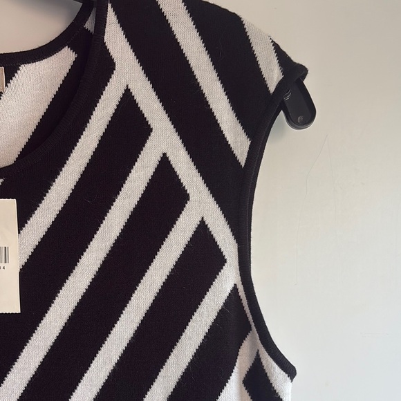 Banana Republic Black and White Mini Dress - Picture 6 of 10